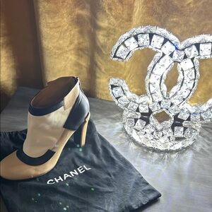 CHANEL Two-Tone Black and Tan Heels